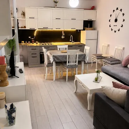 Leonardo's Modern Apartment